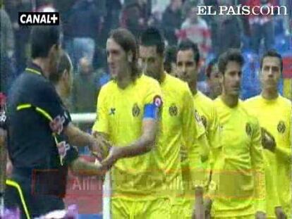 Ayudado por el colegiado, el pase de Diego y el remate de Falcao, el eléctrico equipo de Simeone desarticula a un Villarreal tieso. <strong><a href="http://www.elpais.com/buscar/liga-bbva/videos">Vídeos de la Liga BBVA</a></strong>