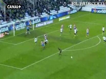 Toño salva un punto para el Racing con un recital de paradas magistrales. Los rojiblancos fueron superiores, pero no lo aprovecharon. <strong><a href="http://www.elpais.com/buscar/liga-bbva/videos">Vídeos de la Liga BBVA</a></strong> 