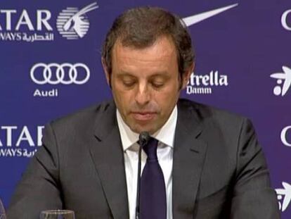 Rosell y Bartomeu se abrazan.