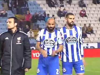 Pitos de los aficionados durante el minuto de silencio del Dépor-Málaga.