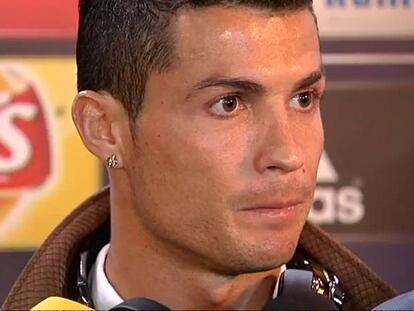 Cristiano Ronaldo, respondiendo a las preguntas de la prensa.