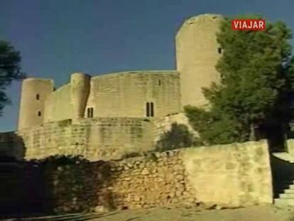 Paisajes vírgenes o un rico patrimonio monumental hacen de la isla un destino atractivo más allá de los tópicos veraniegos, como el sol o sus concurridas playas. Mallorca conserva aún aspectos inéditos para ser visitada en cualquier estación del año