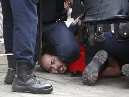Violentos altercados entre manifestantes y policía en la protesta minera
