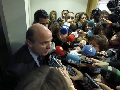 Guindos defiende la estabilidad de la economía “dentro de los datos negativos”