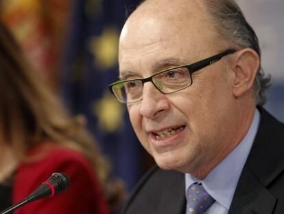 Las comunidades rebajan el déficit público por primera vez en la crisis