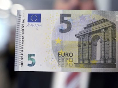 El BCE pone en circulación el nuevo billete de cinco euros a partir de mañana
