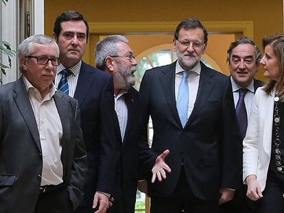 Rajoy e Báñez com os agentes sociais.