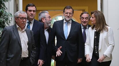 Rajoy e Báñez com os agentes sociais.