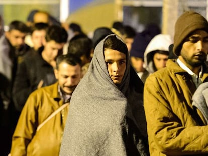 Refugiados en el centro de acogida de Setilj (Eslovenia). / J. M. (AFP)