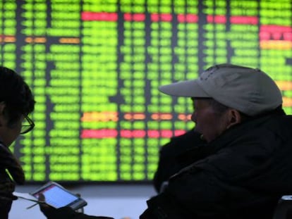 Las Bolsas chinas se desploman por investigaciones a los intermediarios