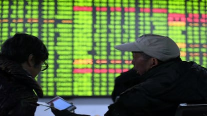 Las Bolsas chinas se desploman por investigaciones a los intermediarios