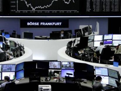 La caída del petróleo arratra al Ibex al nivel más bajo desde hace dos años