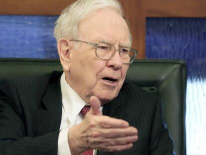 La firma de Warren Buffett ganó un 21% más en 2015