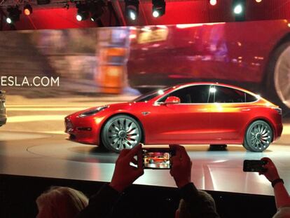 Nuevo Model 3 de Tesla. J. Prichard AP