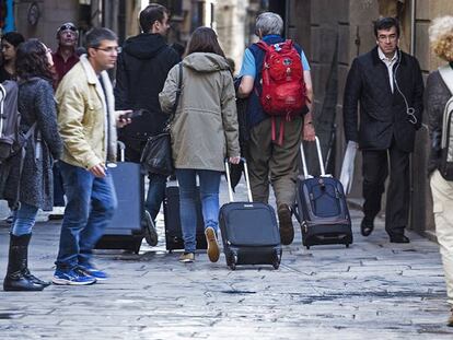 Turistas durante la Semana Santa en el Barrio Gótico de Barcelon