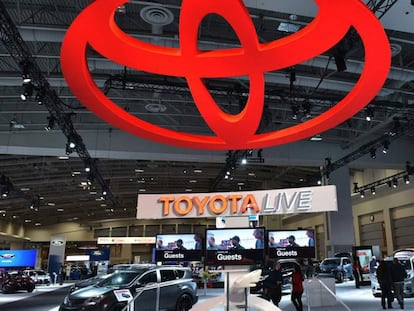 Expositor de Toyota en la fería del automóvil en Washington MANDEL NGAN AFP