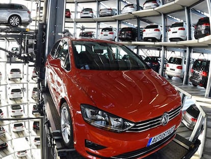 Volkswagen paralisa produção do Golf e do Passat em seis fábricas alemãs