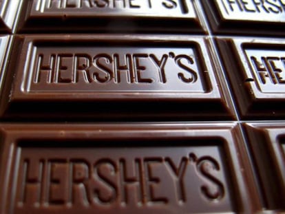 Una chocolatina Hershey's.