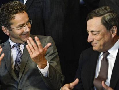 presidente del Eurogrupo, Jeroen Dijsselbloem y el presidente del Banco Central Europeo (BCE) Mario Draghi.