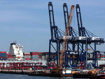 El buque de portacontenedores "Hanjin Casablanca", en Algeciras.