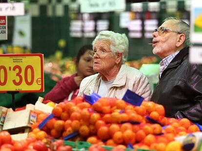 Clientes del hipermercado Alcampo de Vigo.