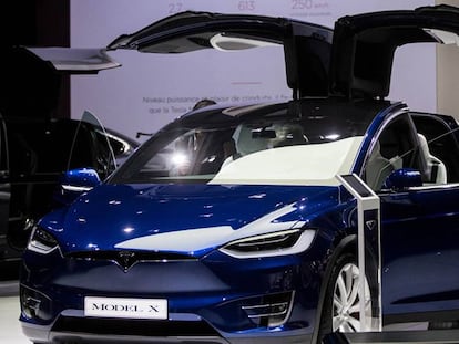 Un Tesla Model X en el Salón del automóvil de París.