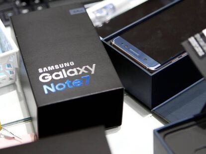 Varios Samsung Galaxy Note 7 devueltos, en la sede central de la marca, en Seúl.