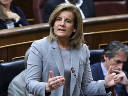 La ministra de Empleo, Fatima Bañez durante el pleno de control al gobierno en el Congreso.