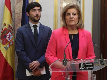 Fátima Báñez, junto a Toni Roldán, de Ciudadanos. Vídeo: Báñez presenta su propuesta, el pasado 15 de junio.