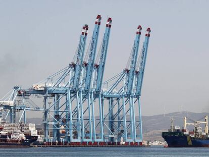 Vista de unos contenedores del Puerto de Algeciras (Cádiz). En vídeo: lectura de la sentencia del Tribunal de Justicia de la Unión Europea.