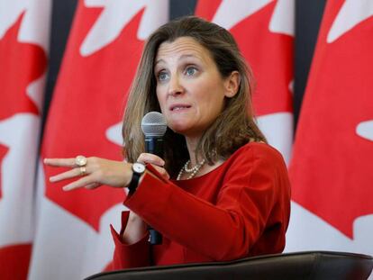 La canciller canadiense, Chrystia Freeland, este lunes en Ottawa.