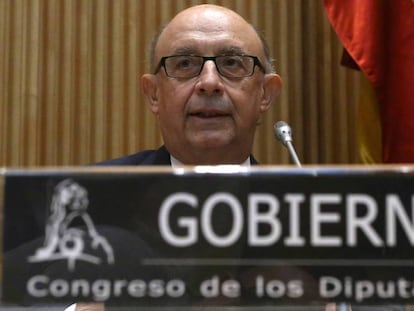 El ministro de Hacienda, Cristóbal Montoro, en la comisión.