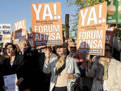 Afectados por la estafa de Forum y Afinsa, este lunes en la Audiencia Nacional.