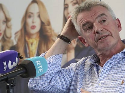 FOTO: El presidente de Ryanair, Michael O'Leary, en una rueda de rpensa en Dublín. / VÍDEO: 50 vuelos cancelados por Ryanair.