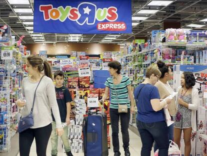 Unos clientes de Toys R Us en un local de Estados Unidos