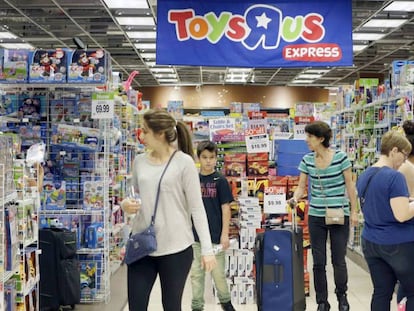 Unos clientes de Toys R Us en un local de Estados Unidos