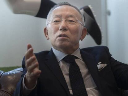 FOTO: Tadashi Yanai, presidente de Uniqlo, en la tienda que ha inaugurado en Barcelona. / VÍDEO: Uniqlo abre tienda en Barcelona, la primera en España.