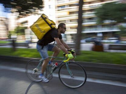 Un repartidor de Glovo en Barcelona.