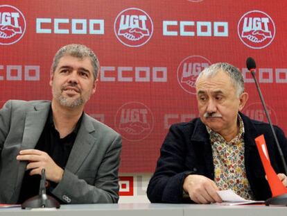 Los secretarios generales de CCOO y UGT, Unai Sordo (i) y Pepe Álvarez (d) durante una rueda de prensa celebrada esta tarde en Madrid.