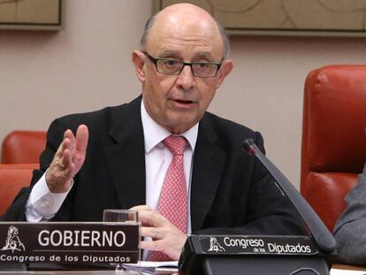 El ministro de Hacienda Cristobal Montoro en la Comision de Hacienda en el Congreso de los Diputados.