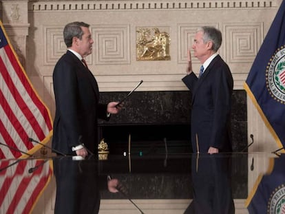 Jerome Powell en la ceremonia presidida por Randal Quarles.
