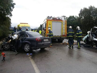 La Guardia Civil acude a un accidente de tráfico en el kilómetro 28 de la A-2003 en Cádiz.