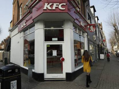 Una tienda de KFC cerrada este miércoles en Londres por falta de suministros.