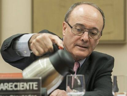 Luis Linde, gobernador del Banco de España, en el Congreso.