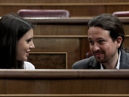 Irene Montero y Pablo Iglesias en un pleno del Congreso de los Diputados. En vídeo, Montero habla de la compra de la vivienda.
