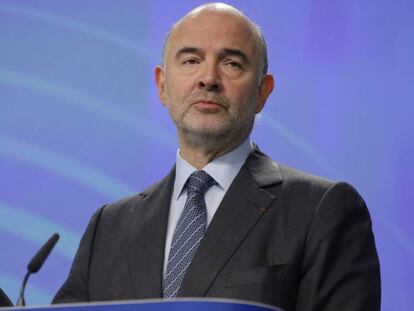 El comisario europeo de Asuntos Económicos y Financieros, Pierre Moscovici. En vídeo, declaraciones de Valdis Dombrovskis, vicepresidente de la Comisión Europea.