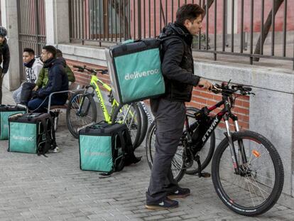 Repartidores de Deliveroo en Madrid.