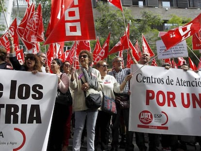 Concentración frente a la sede de CEOE en defensa mejoras salariales y laborales