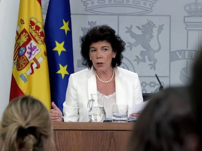 La portavoz del Gobierno, Isabel Celaá, tras el consejo de ministros del viernes.