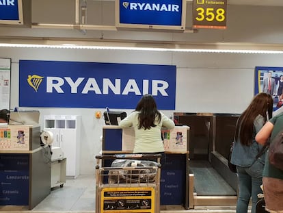 Un mostrador de Ryanair en el aeropuerto de Barajas de Madrid.